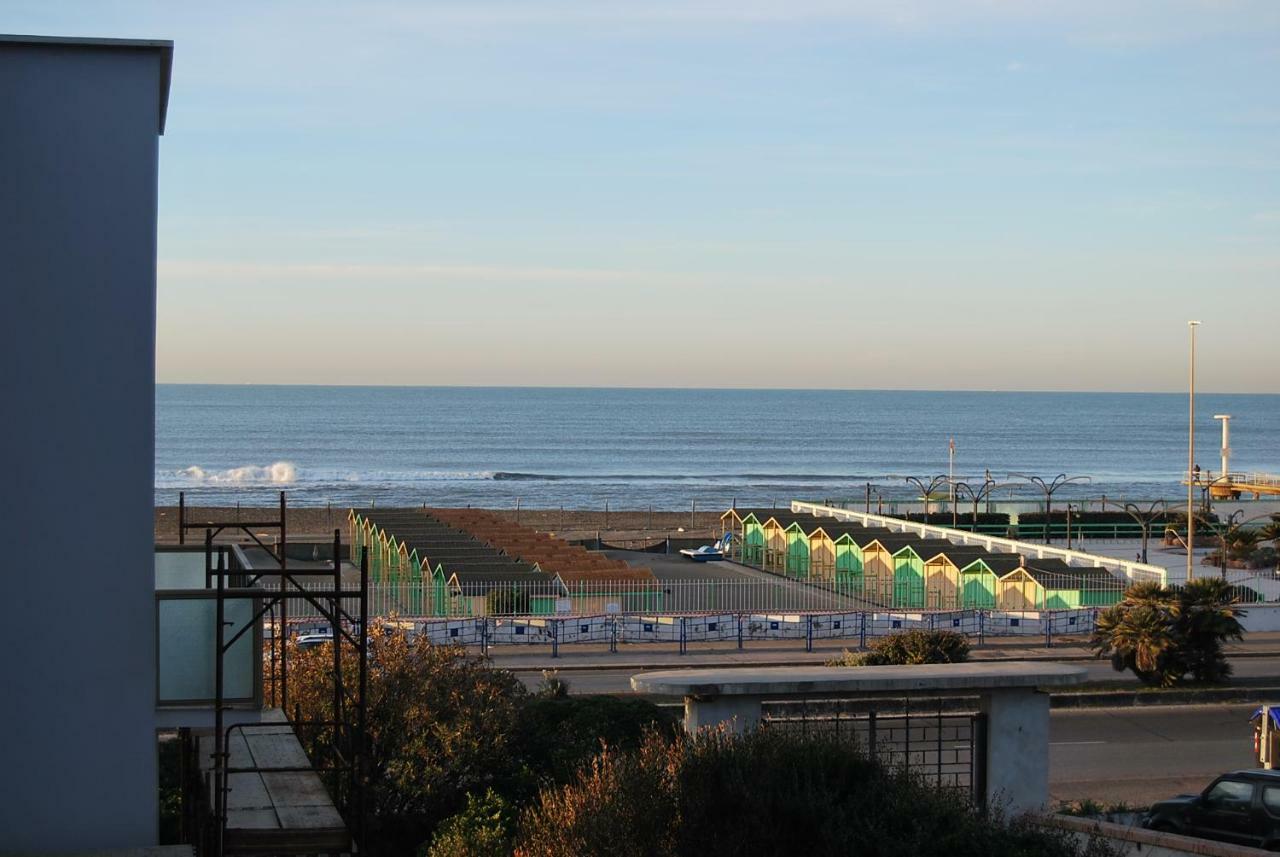Ostia Loft Fronte Mare Daire Dış mekan fotoğraf